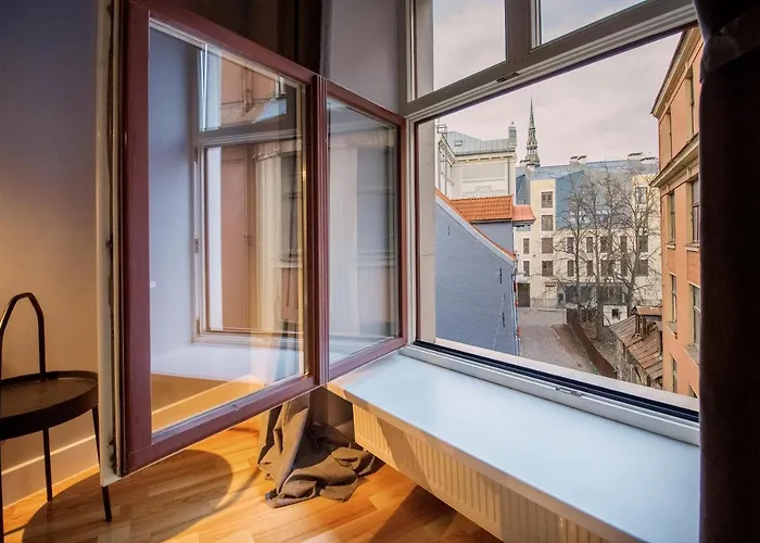 Romantic And Spacious Apartment In Riga Old Town