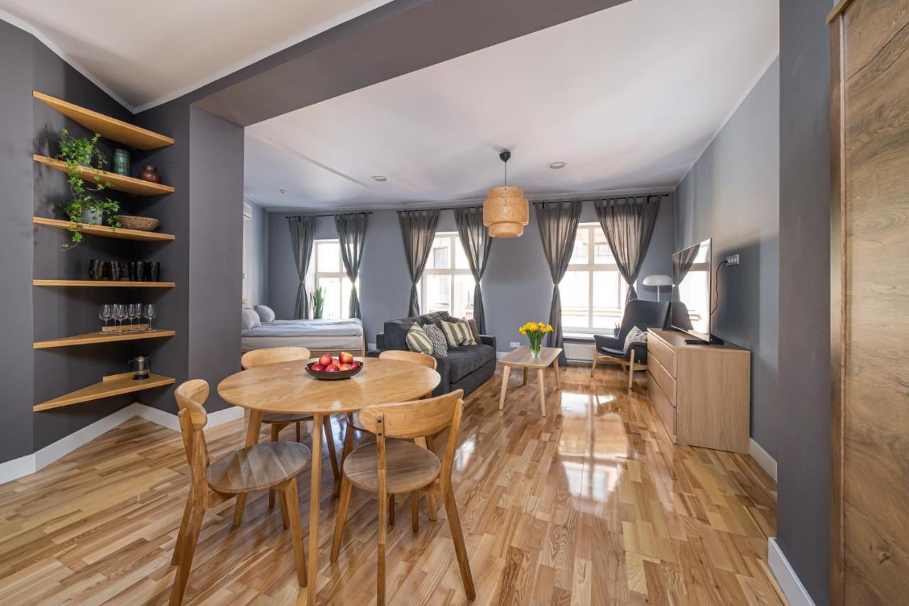 Romantic And Spacious In Old Town Leilighet